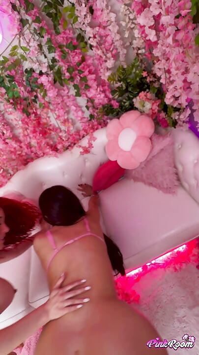 Pink room ep.33: si cewek nakal latina yang lagi sange berat zoey dan jessica suka banget sama kontol