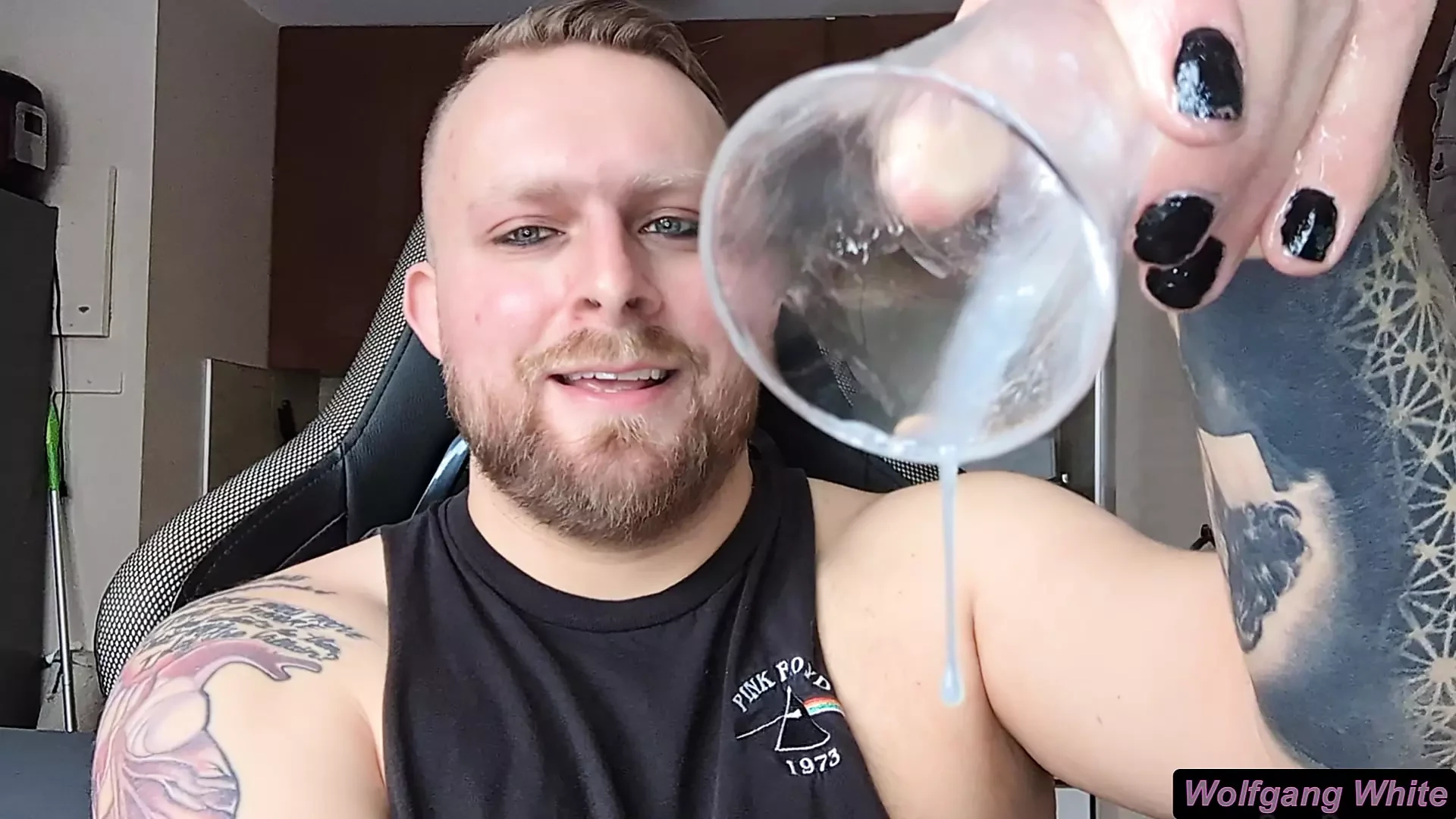 Trenutno radim, ali moћeљ da drkaљ preda mnom