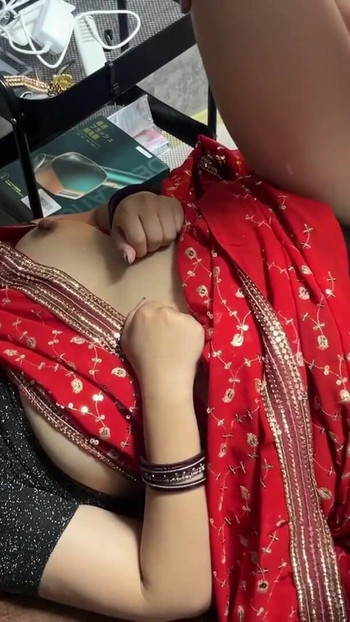 Memorable moment from "Indian college girl got sex by pubic hair removal salon employee! Desi, blowjob, Saree, Amateur,"