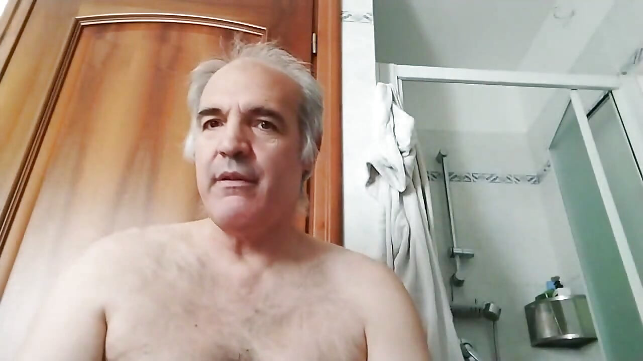 Moje lice, moj kurac i moji pazusi u prvom planu!