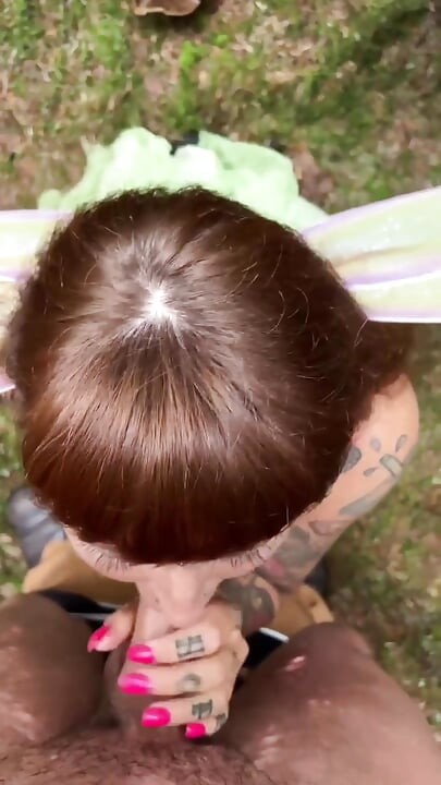 Pixie drăguță are parte de o încărcătură uriașă de spermă
