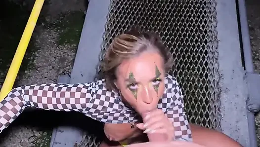 Aku tersesat di hutan saat kegelapan saat halloween tiba-tiba aku dientot habis-habisan di tengah malam