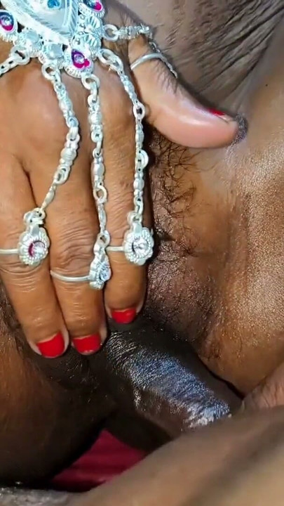 Bangali makan Malkin apne noukar se chudai karwayi.Indian desi village viral sex videos.new married bhabhi ko devar ne choda | Clip 1