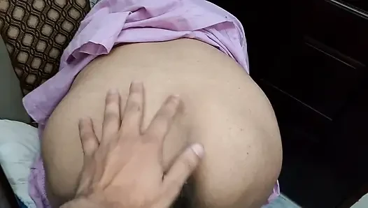 Üvey kız kardeş yanlışlıkla yarağa oturuyor - Hintçe ses