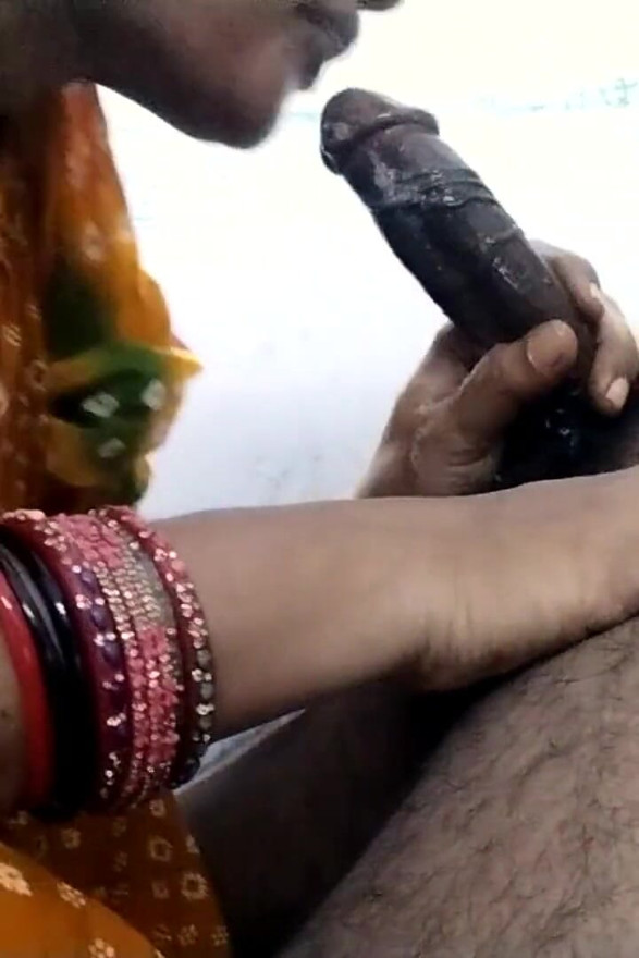 Aunty Doing Sloppy Blowjob and Eat Cum