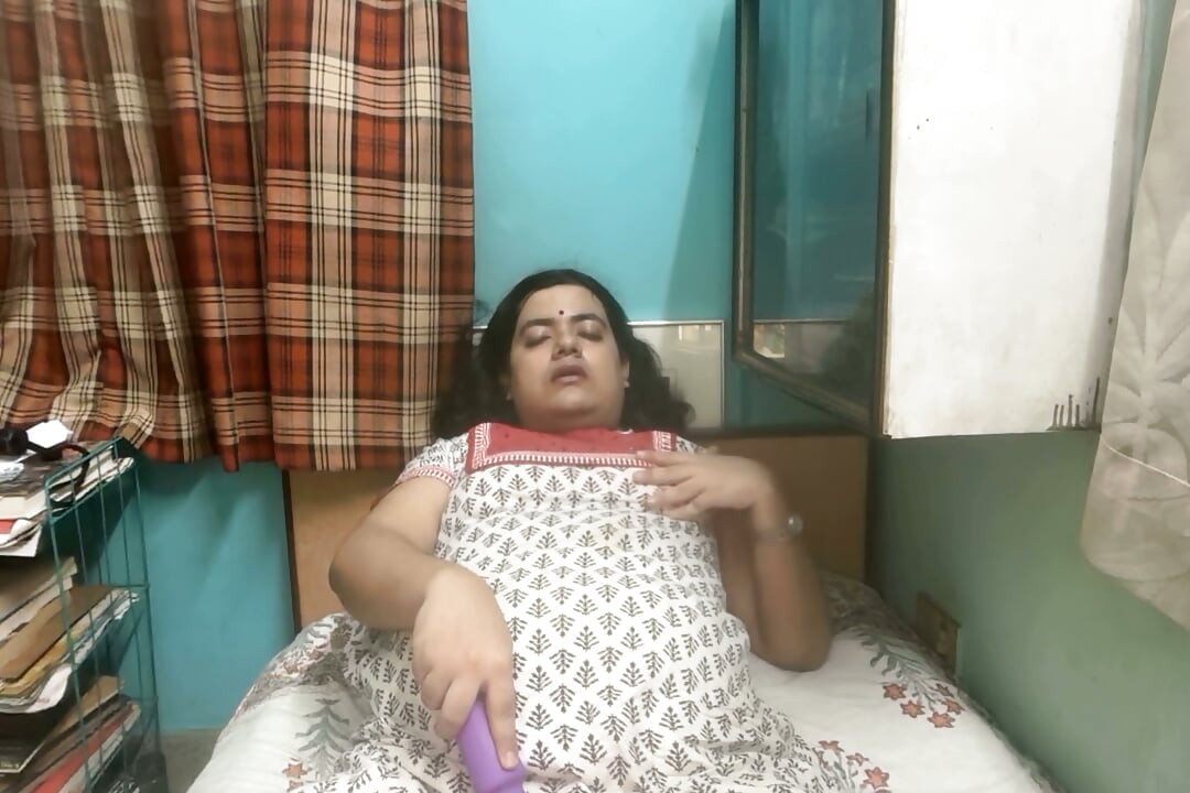 印度人妖自慰脱衣舞自慰吃精