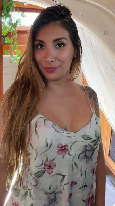 Acidente de férias com madrasta gostosa Safada milf pega se masturbando | Clipe 1