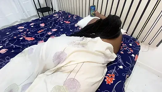 Wir sollten das nicht tun ... Aber ich habe meine stiefmutter auf dem zimmer gefickt
