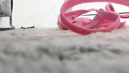 Giantess kink: minik zavallı yakalanıyor