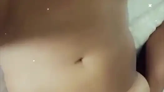 Lela star muasin memeknya pakai dildo ukuran raksasa sampai muncrat banyak banget