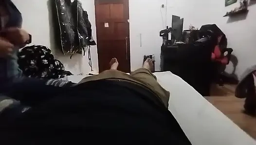 Komşum beni emiyor ve tüm yarağımı yutuyorsa seviyorum