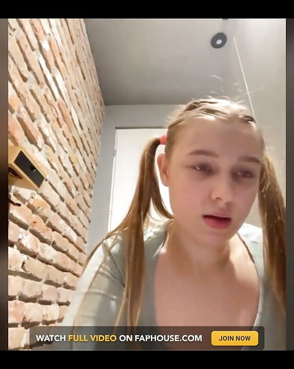 Prstima u izbliza. Masturbirati. Sjedni na kameru