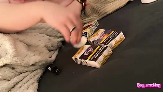 Merokok 2 Marlboro Gold 100s sebelum tidur