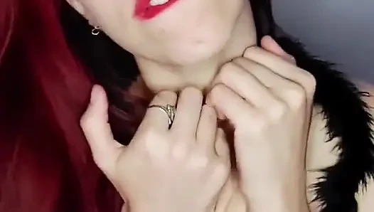 Shyyfxx Arjantin'in en lezzetli kızıl saçlısı dörtte tüm yarağını yiyor ve seninle edepsizce konuşuyor