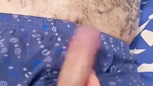 Ibu tiri ngocok kontolku dan mengambil gambar di telpon