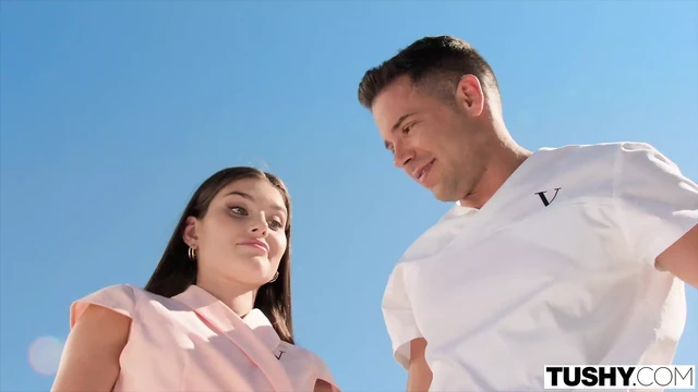 TUSHY Vanessa и Stefany делят член в анальном тройничке