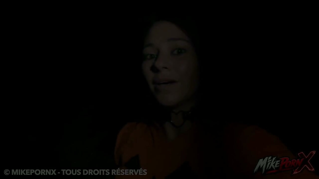 Pegar Pelo Grito Para Ser Fodido No Meio Da Noite Na Floresta