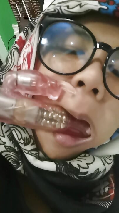 POV : 그녀의 방에 있는 인도네시아 바이러스 성 소녀