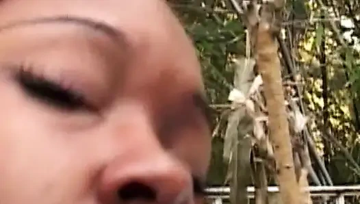 Heiße Lesbenaction mit Toys im Freien