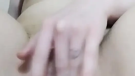 Kremsi olana kadar amcığıma mastürbasyon