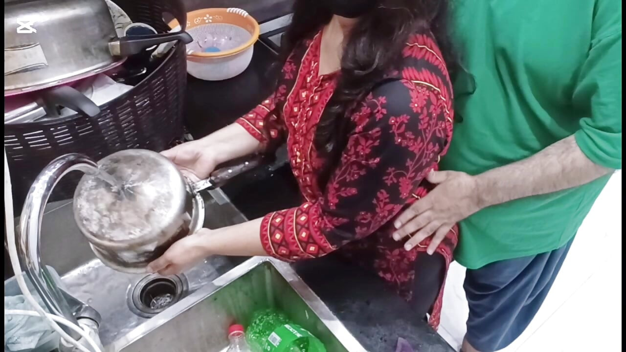 Pakistani Beautiful Maid Fucked In Kitchen While Busy In Work