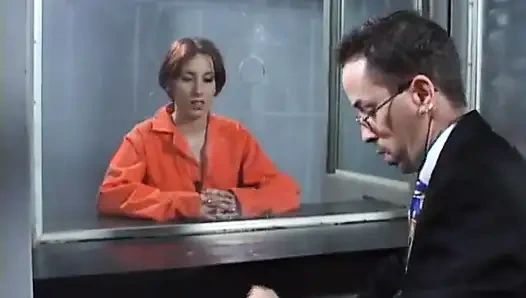 Kızıl saçlı kaltak polis üniformalı edepsiz bir hatun tarafından parmaklanıyor ve oynatılıyor