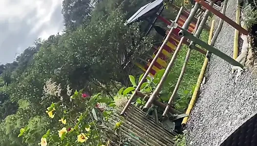 Ngentot sama temanku sambil jalan-jalan