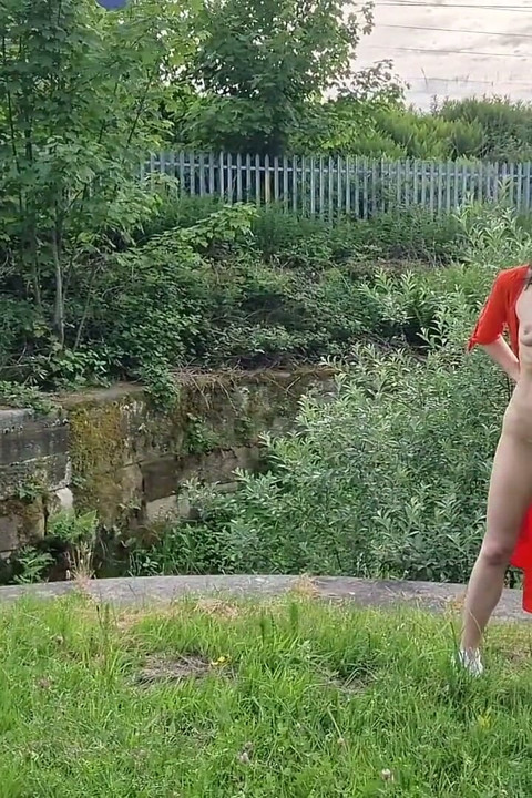Goli na otvorenom i pišanje
