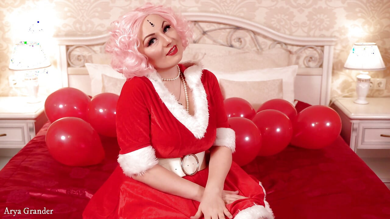 Pillow masturbation and air balloons fetish santa MILF