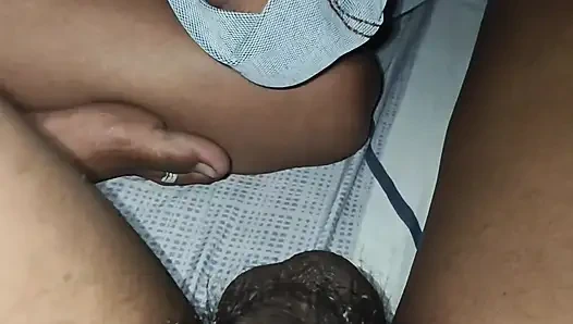 Desi mengisap kontol