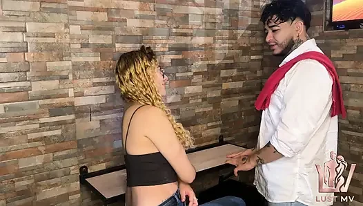Kolombiya'da bir garsonla sikiştim