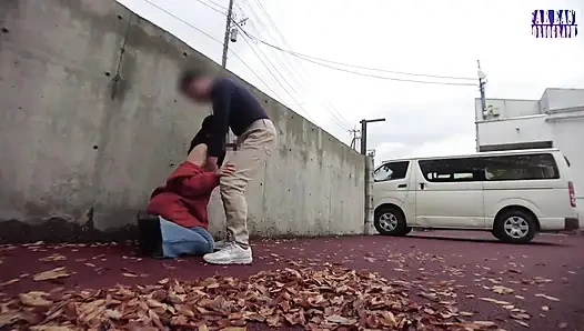 Cewek seksi dengan tubuh langsing lagi asik muasin memeknya pakai strap-on dengan sensasi senyum bagian.1