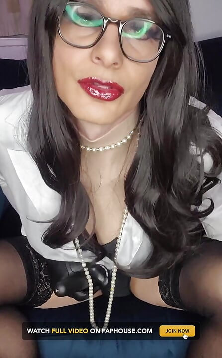 ジェシカはしばらく秘書の衣装を着ていません。このXXXを見てきてきっと胸が痛むでしょう