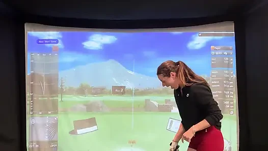 Ich versuche, golf in einem Simulator mit meinem Lush in! Der versuch, nicht zu kommen, während ich schwinge!