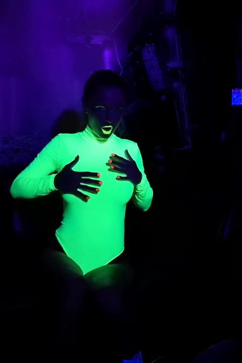 Hot MILF in Neon Body Loves to Fuck in the Dark
