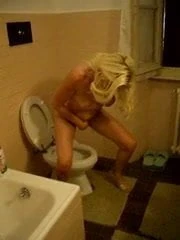 I love to show me naked pissing