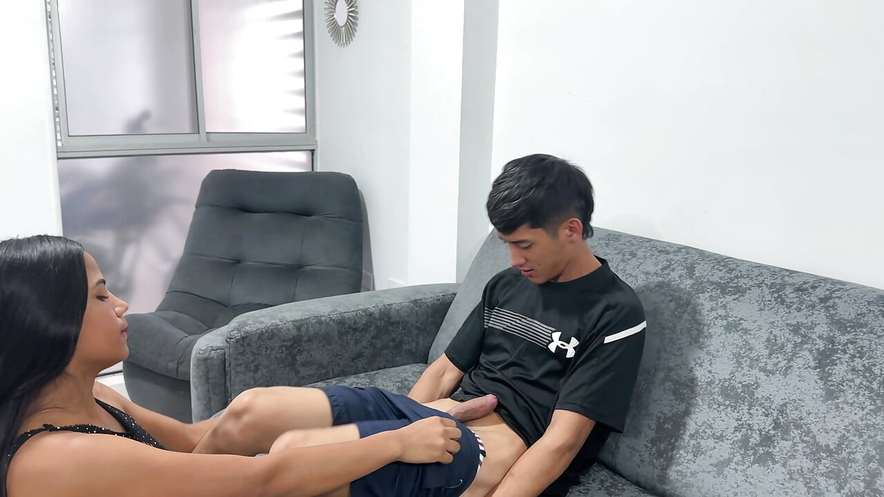 Young and Attractive Masseuse Gives a Hard Fuck to His Little Client's Wife. Till You End up in Real Homemade Sex