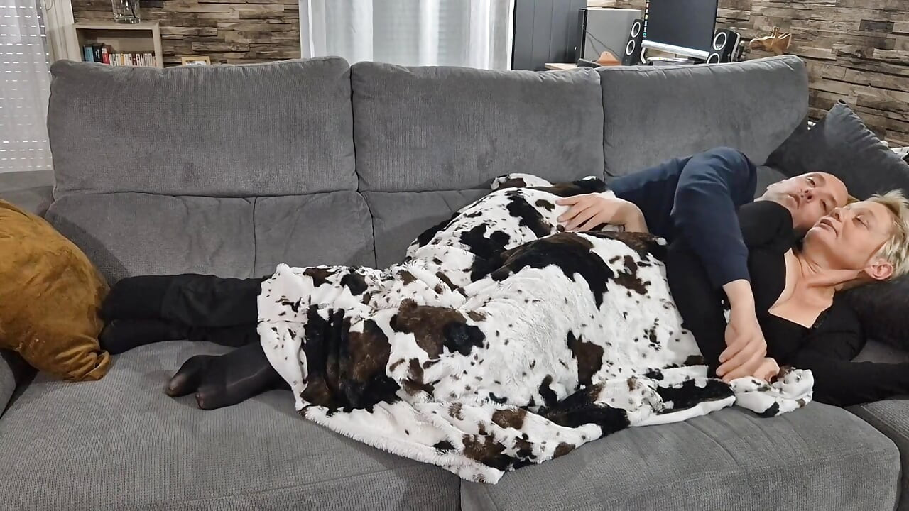 Hteo sam da odspavam, hteo je da jebe moju pičku i dupe