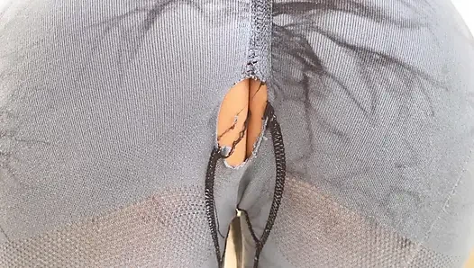 Aku ngentot kontol enak sambil olahraga dan merobek leggingku