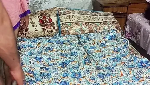 Индийскую застенчивую бхабхи жестко трахнул ее арендодатель
