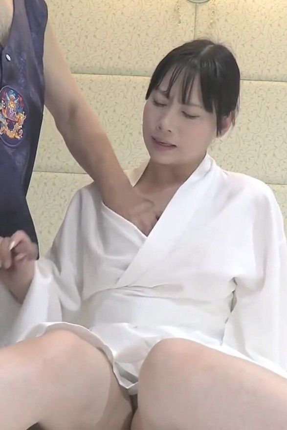 Mature Woman with Curvy Body and Bold Charm Shows off Her Alluring Moves in a Heated Session 2nd
