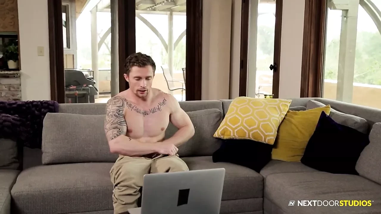 NextDoorBuddies Arad Catches Markie Jerking Off