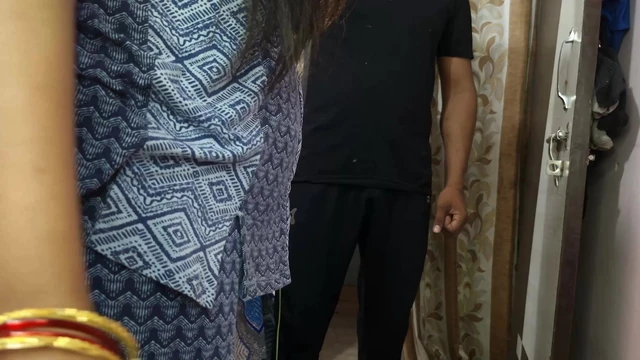 Pinki Bhabhi Seduces TV Mechanic For Sex because she unable to Pay Service