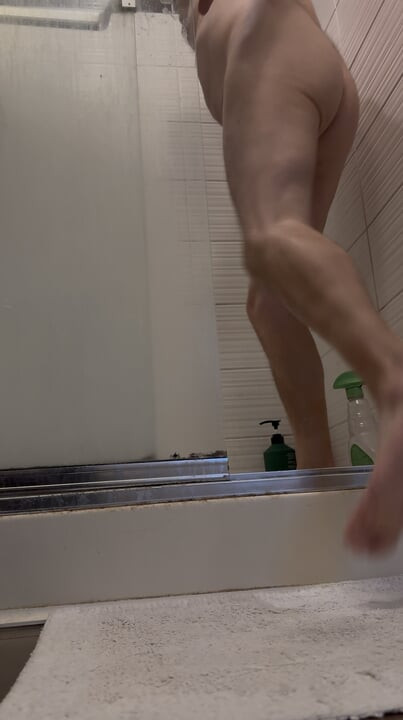 Soaping my ass and flossing my hole