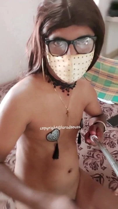 Indian sexy crossdresser Lara D'Souza sexy video