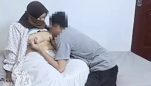 Шаловливая девушка в хиджабе приглашает меня попробовать ее киску - Minokiiko