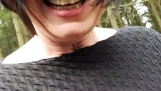 Julie pulls naked on the side of the road and splashes