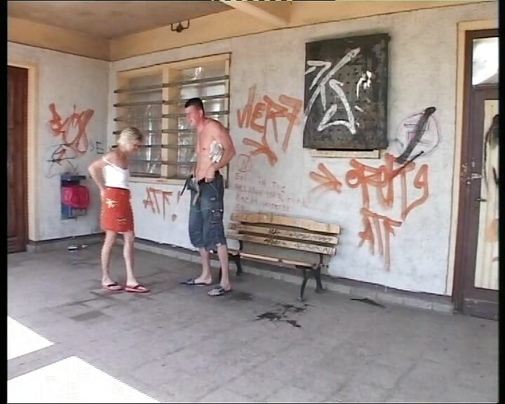Drity alemã prostituta fodida na estação de trem