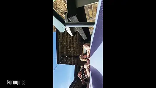 Pesta sperma bareng lesbian hot yang dibintangi oleh sexyspice36 dan juliet redhead