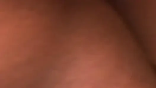 Großer natürlicher schwarzer schwanz in großen natürlichen titten, schätzchen